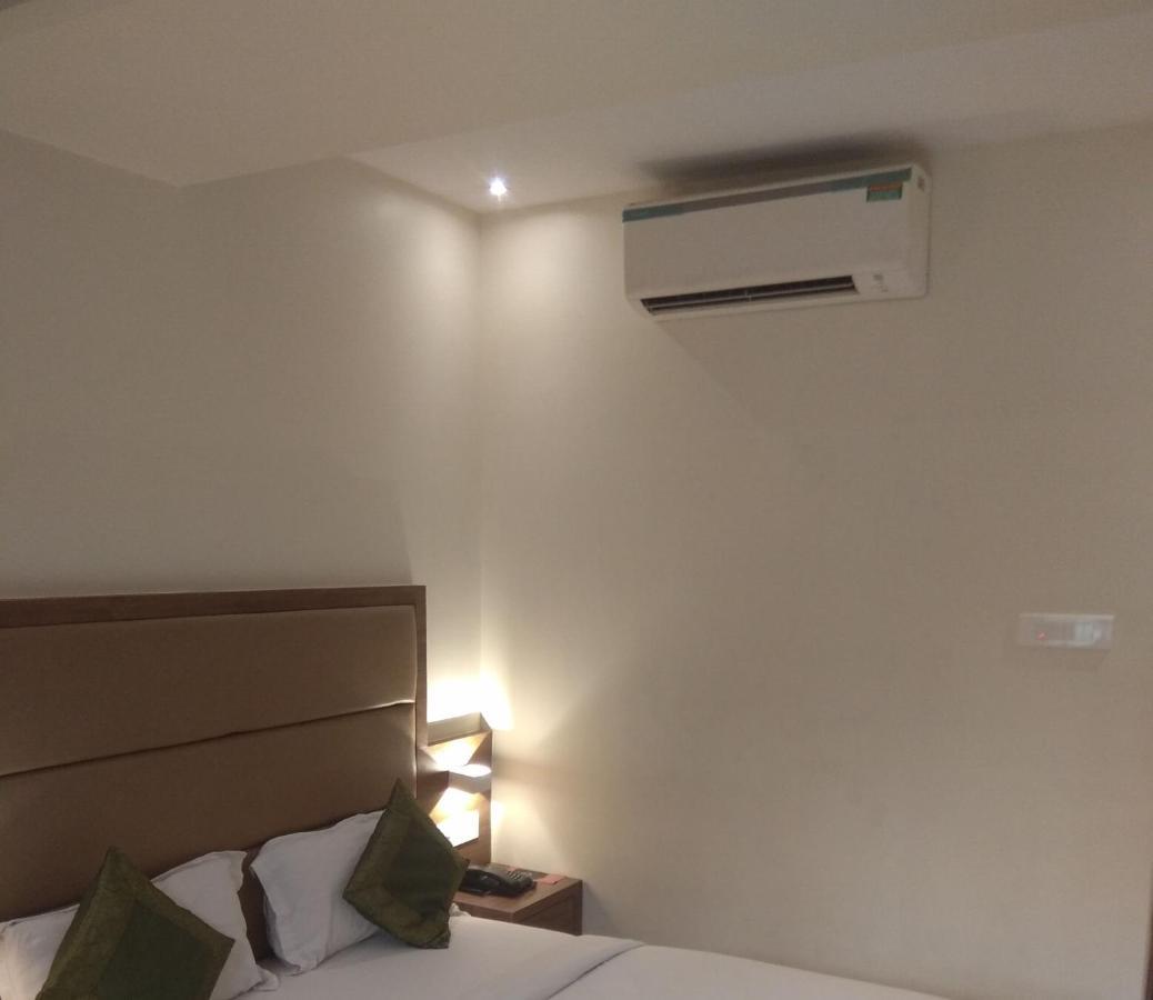 Hotel West Blue Mumbai Exterior foto