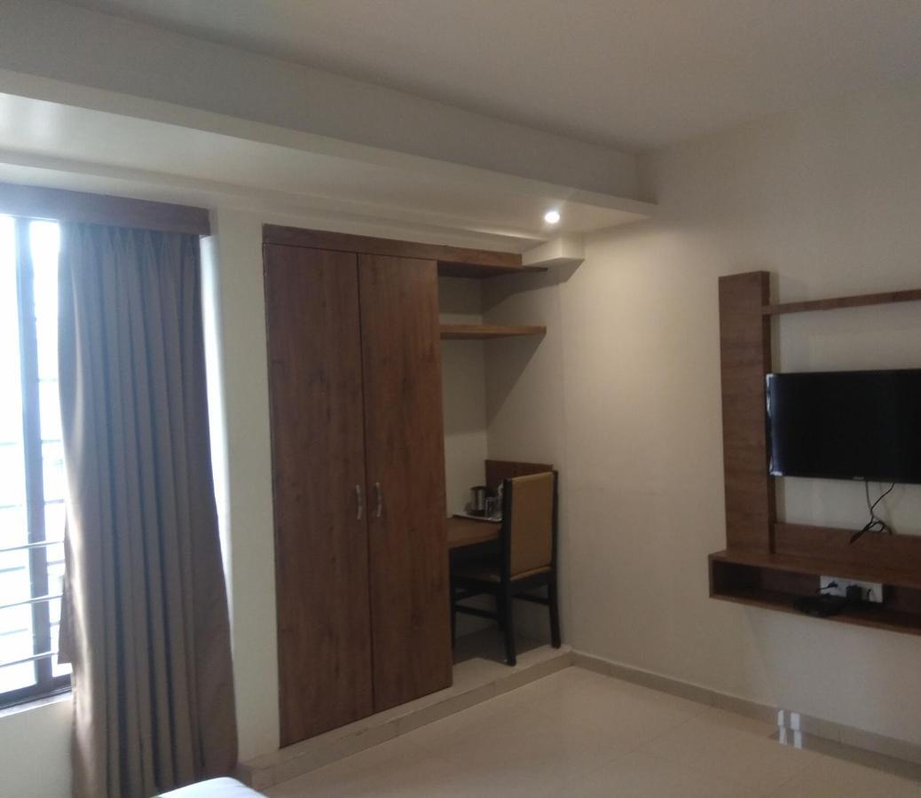 Hotel West Blue Mumbai Exterior foto