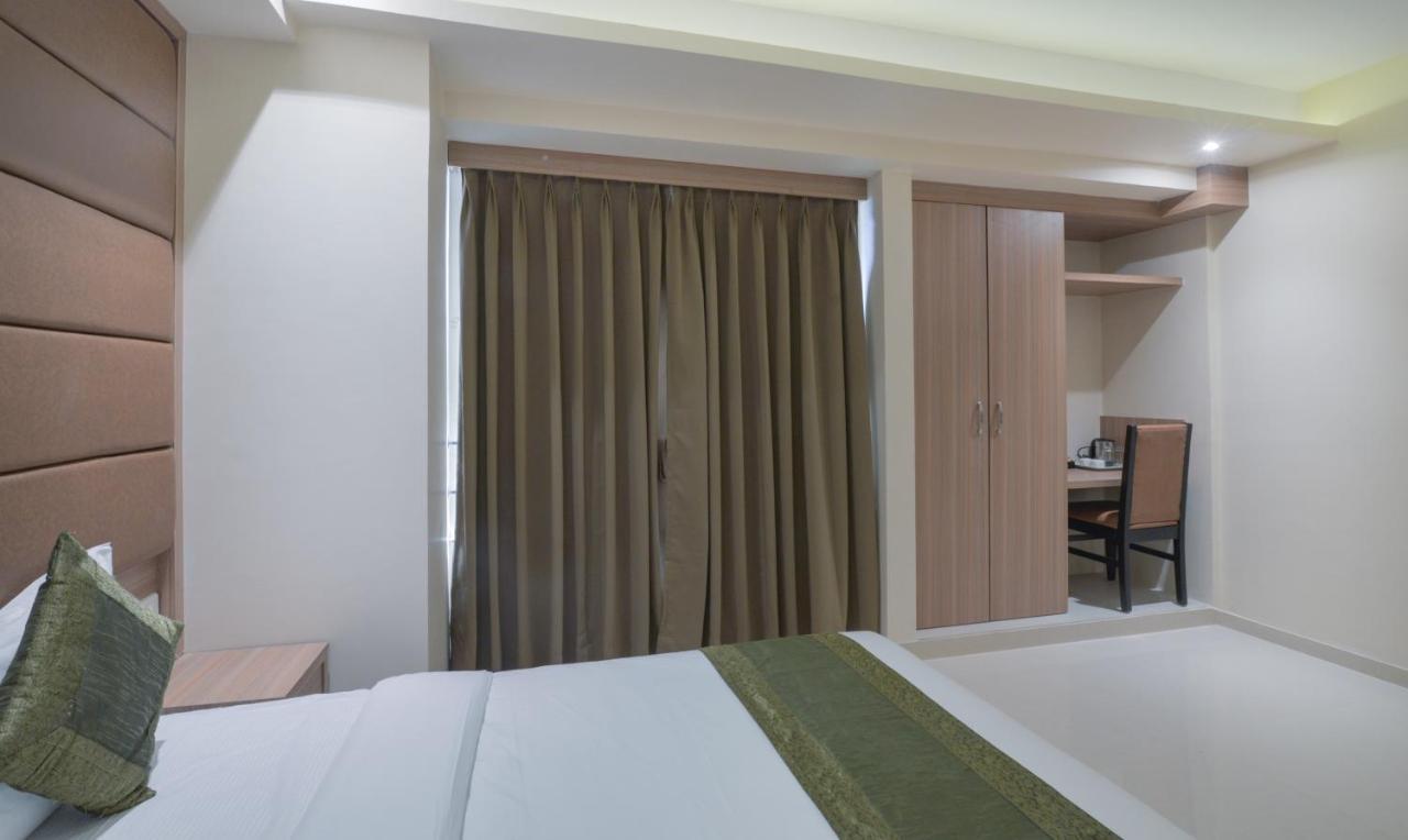 Hotel West Blue Mumbai Exterior foto