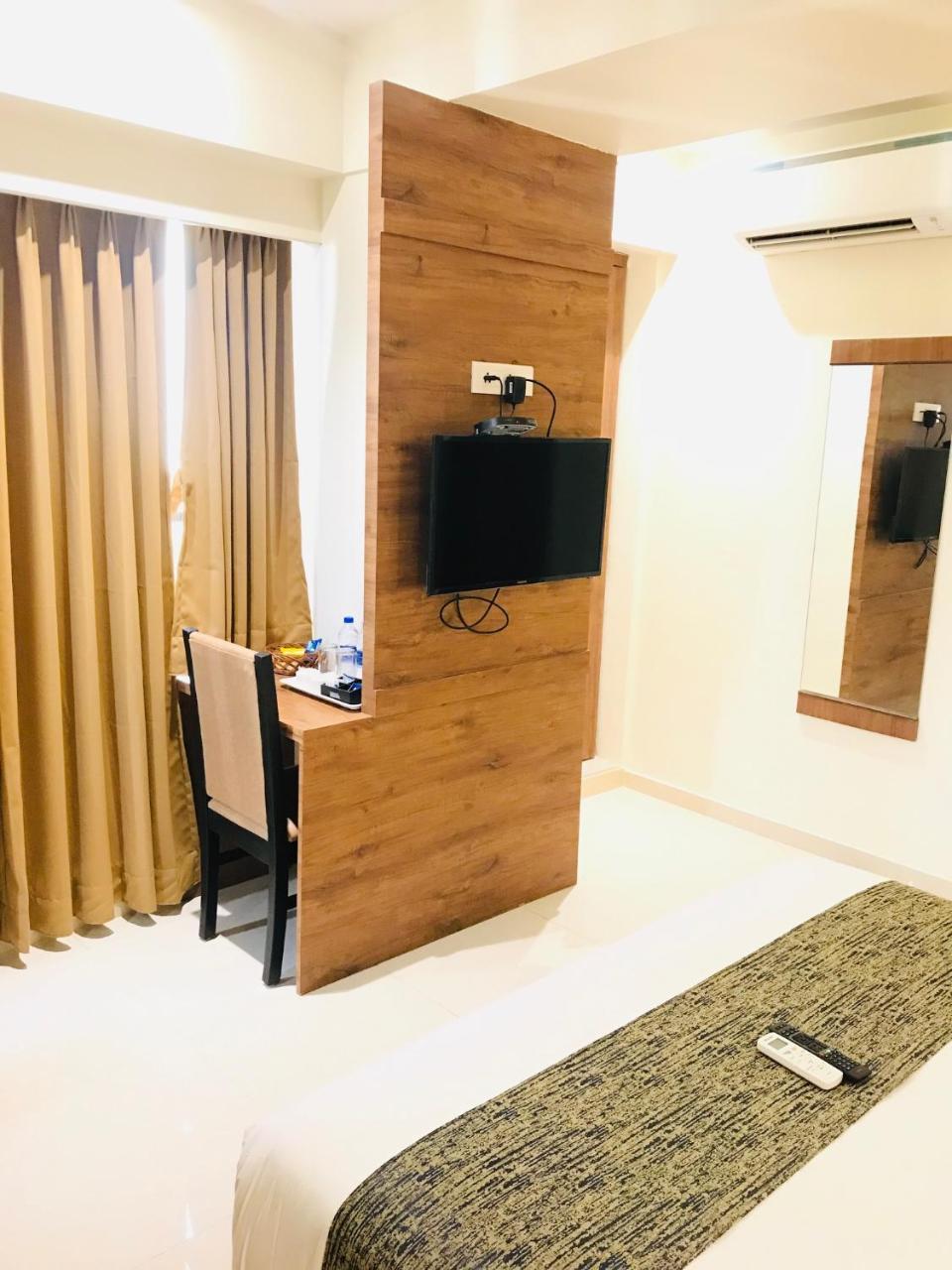 Hotel West Blue Mumbai Exterior foto