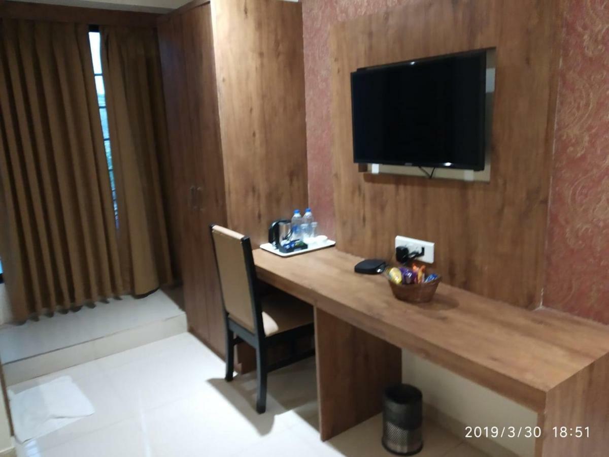 Hotel West Blue Mumbai Exterior foto